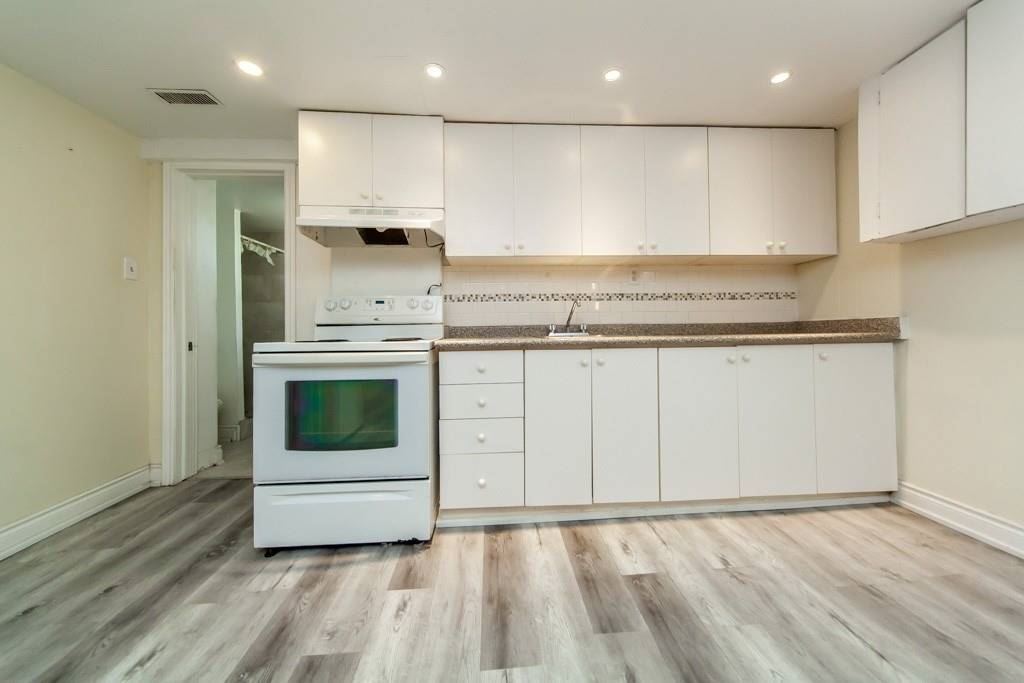 98 Delroy Dr