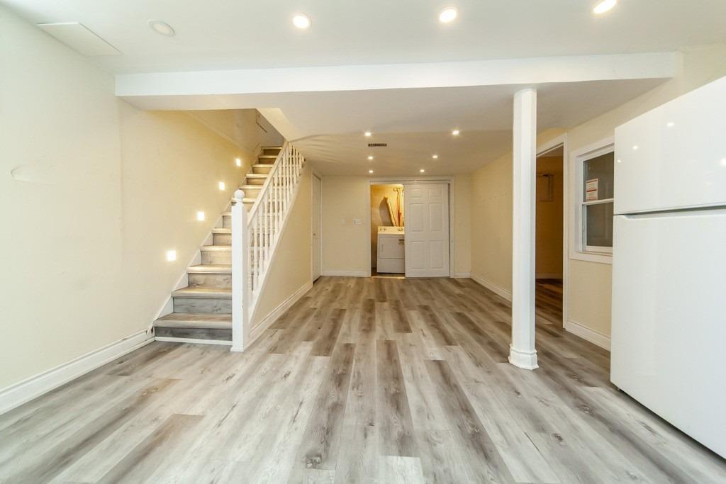 98 Delroy Dr