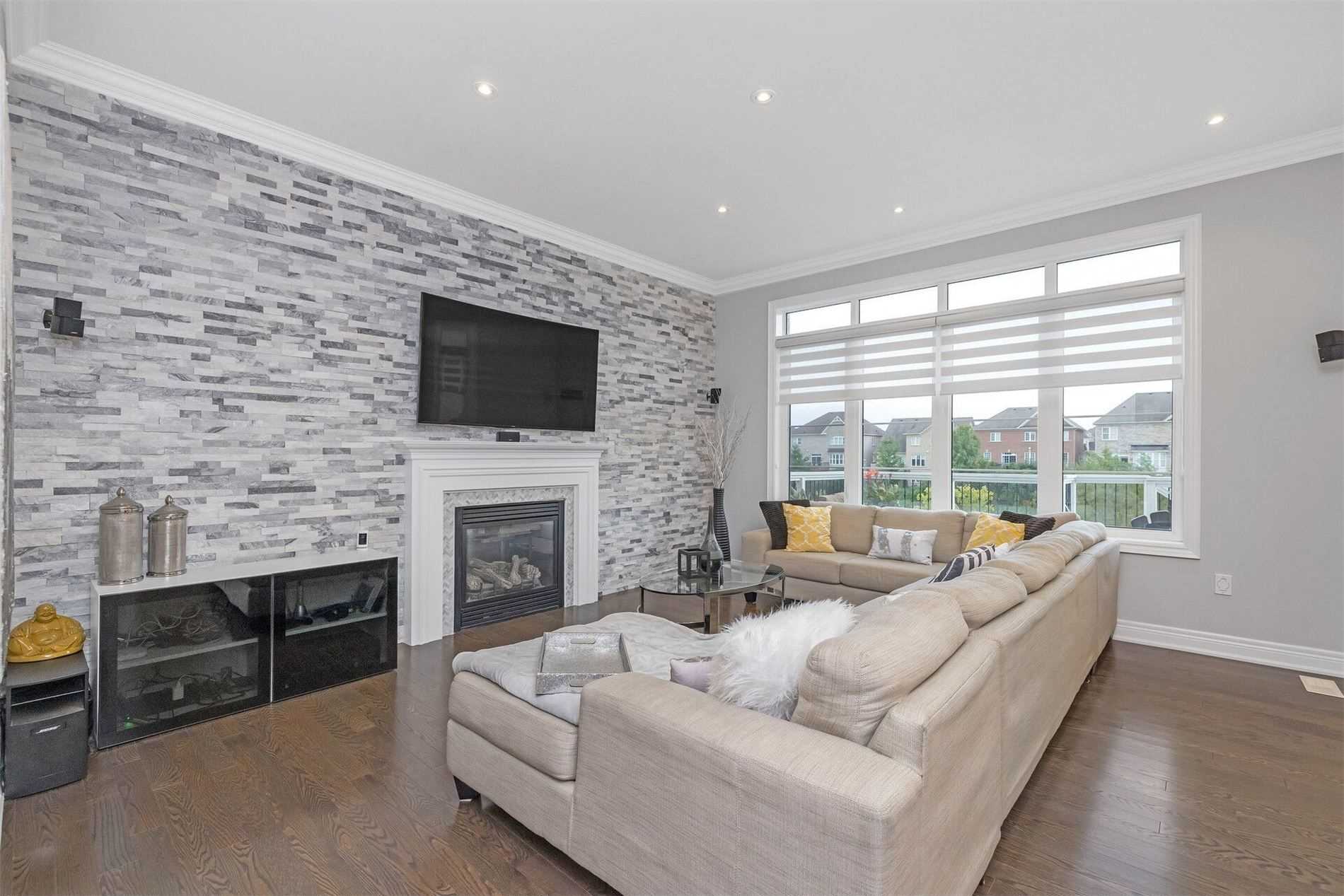 98 Antibes Dr