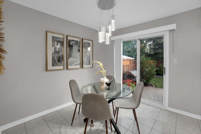 2346 Newcastle Cres
