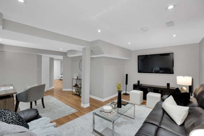 2346 Newcastle Cres