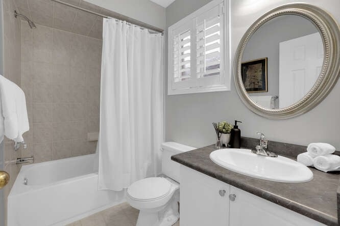 2346 Newcastle Cres