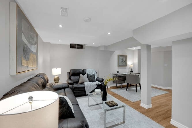 2346 Newcastle Cres