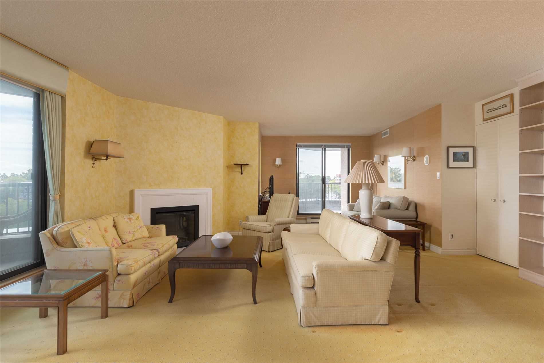 100 Lakeshore Rd E, #802