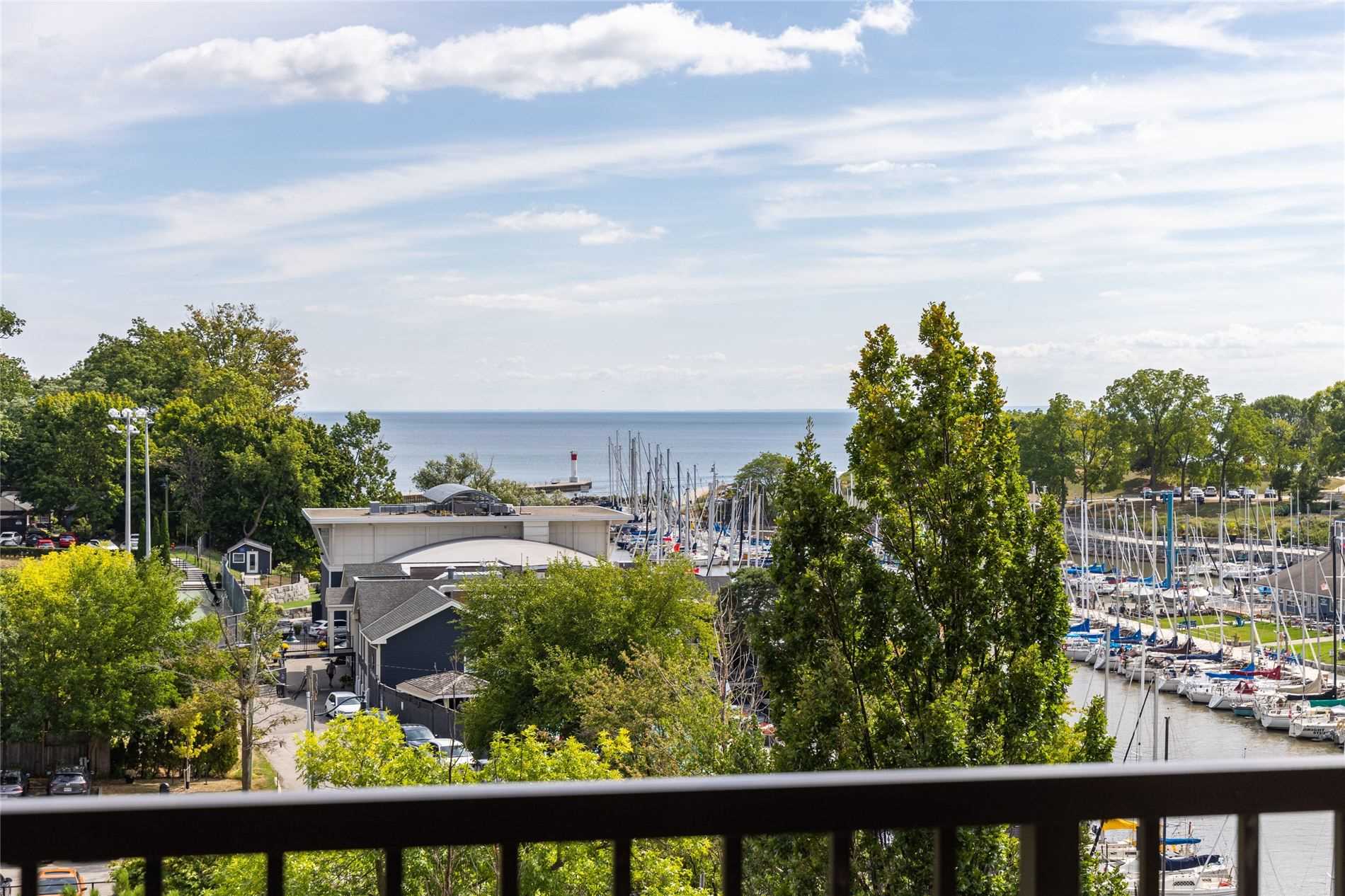 100 Lakeshore Rd E, #802