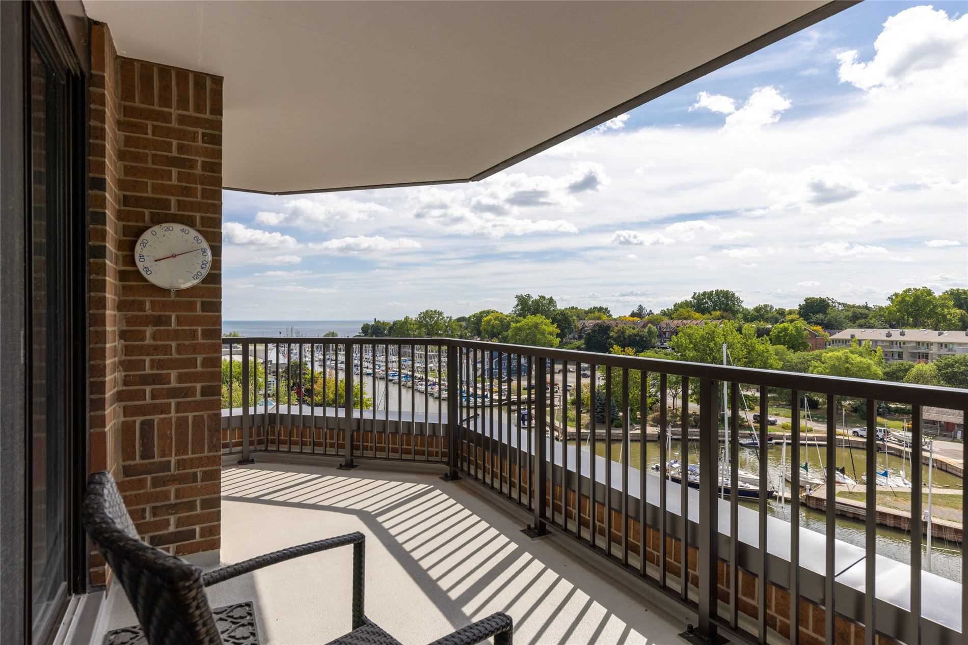 100 Lakeshore Rd E, #802