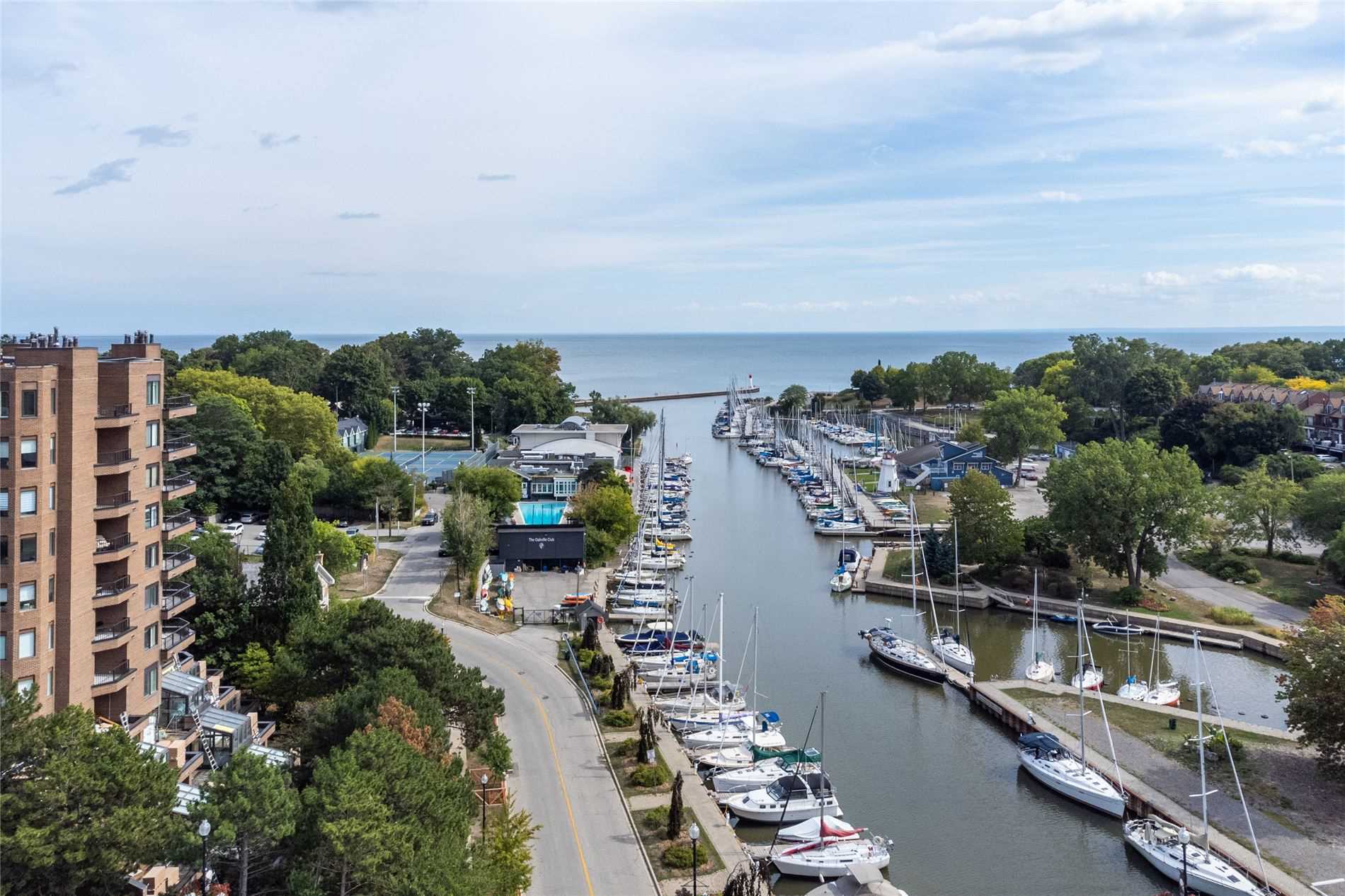 100 Lakeshore Rd E, #802