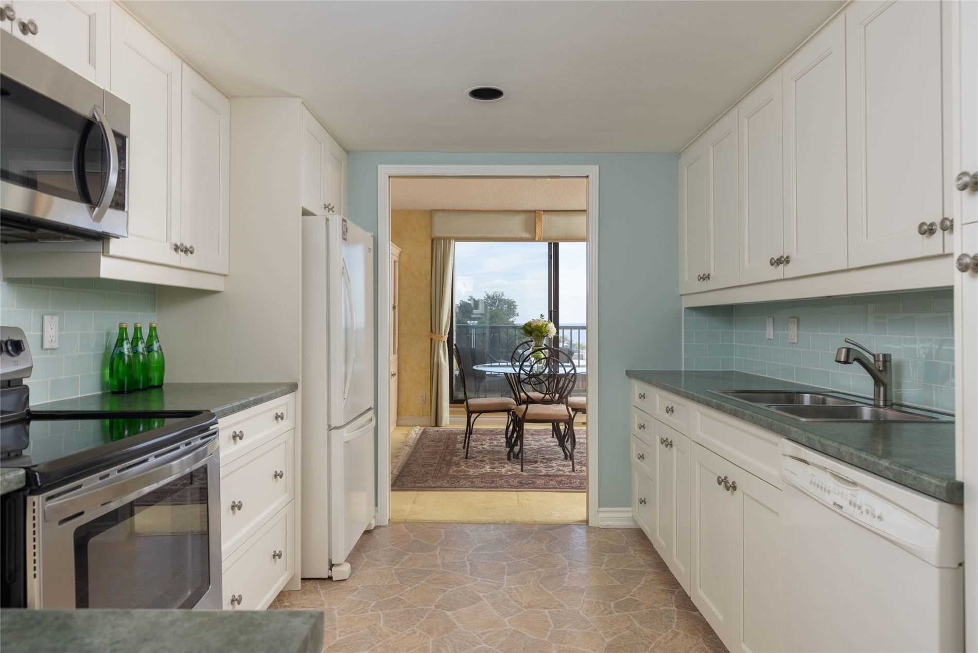 100 Lakeshore Rd E, #802