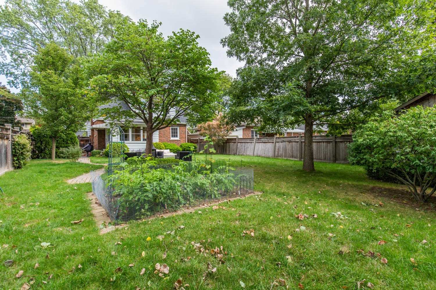 978 North Shore Boulevard W