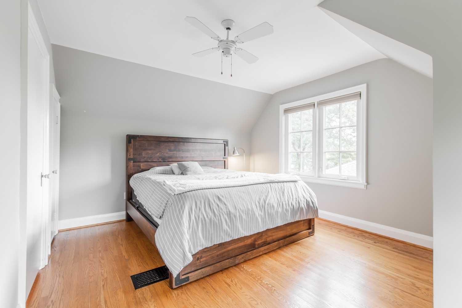 978 North Shore Boulevard W