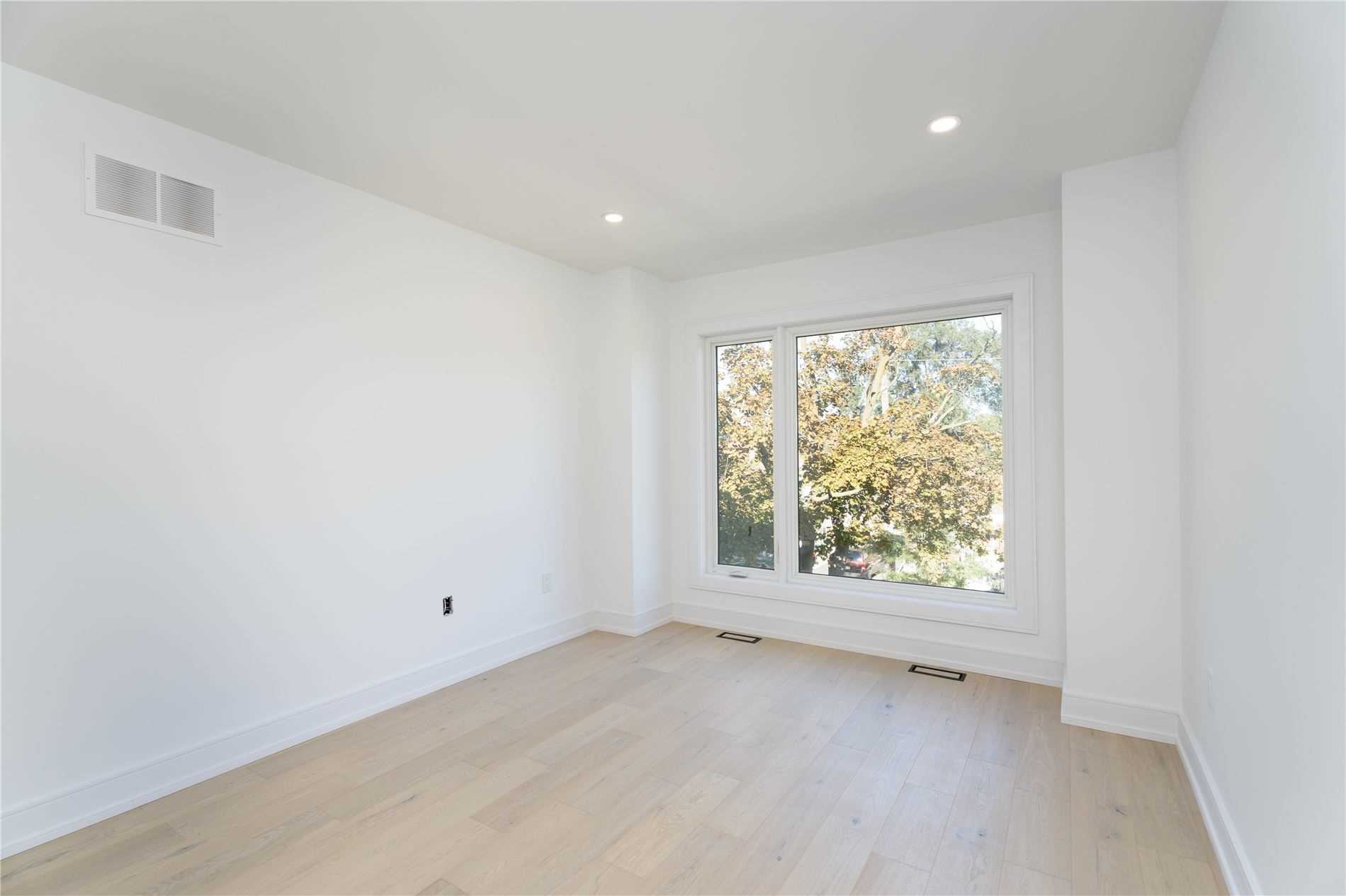 Listing W5775970 - Large Photo # 28