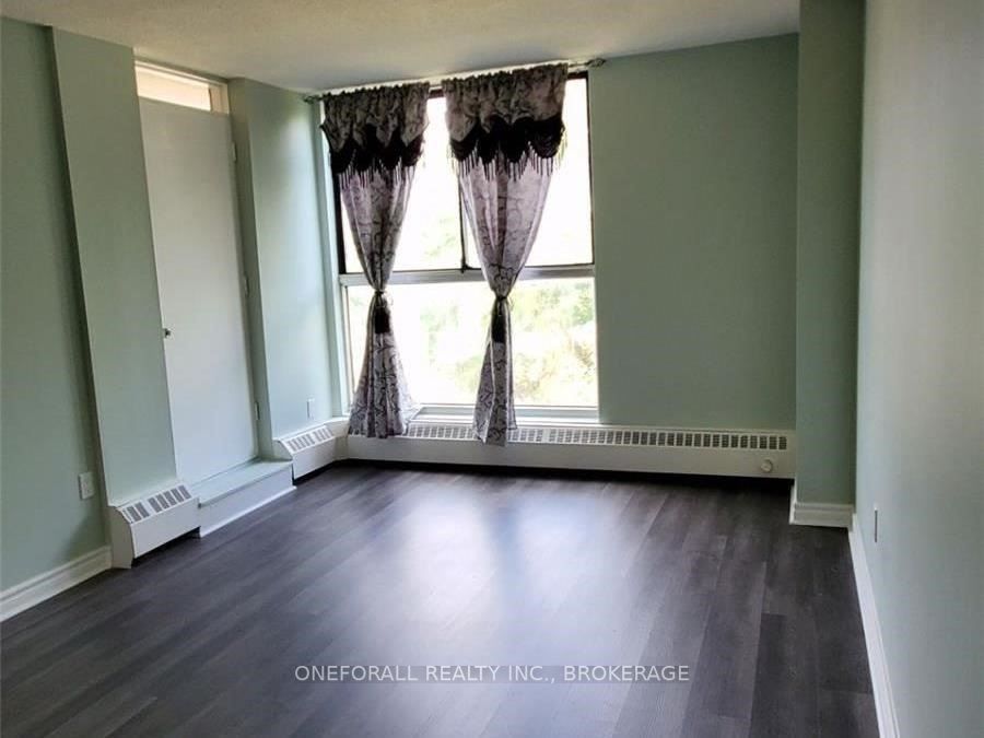 Listing W5777027 - Large Photo # 2