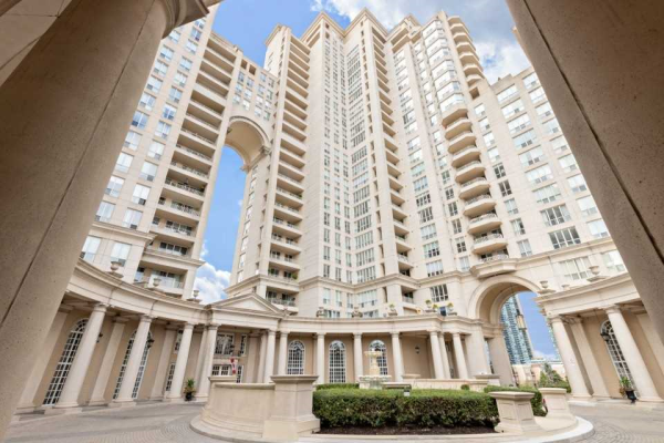 2285 Lake Shore Blvd W 2285 Lake Shore Blvd W