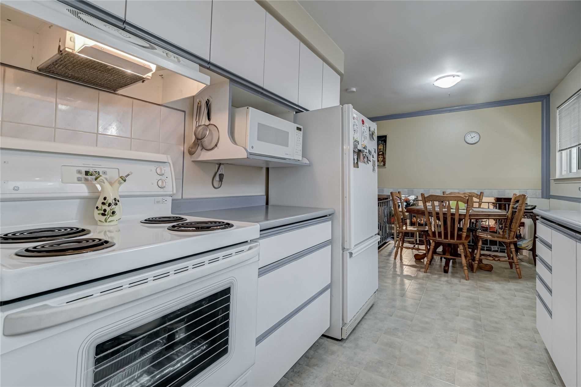 288 Centre St N