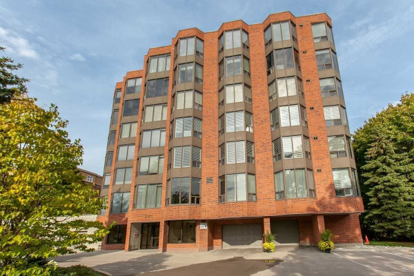 2121 Lakeshore Rd, Burlington