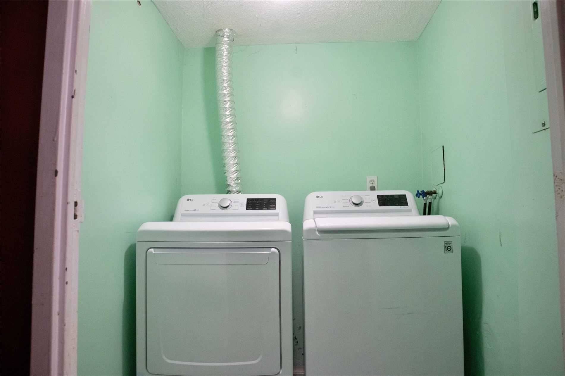 Listing W5788817 - Large Photo # 14