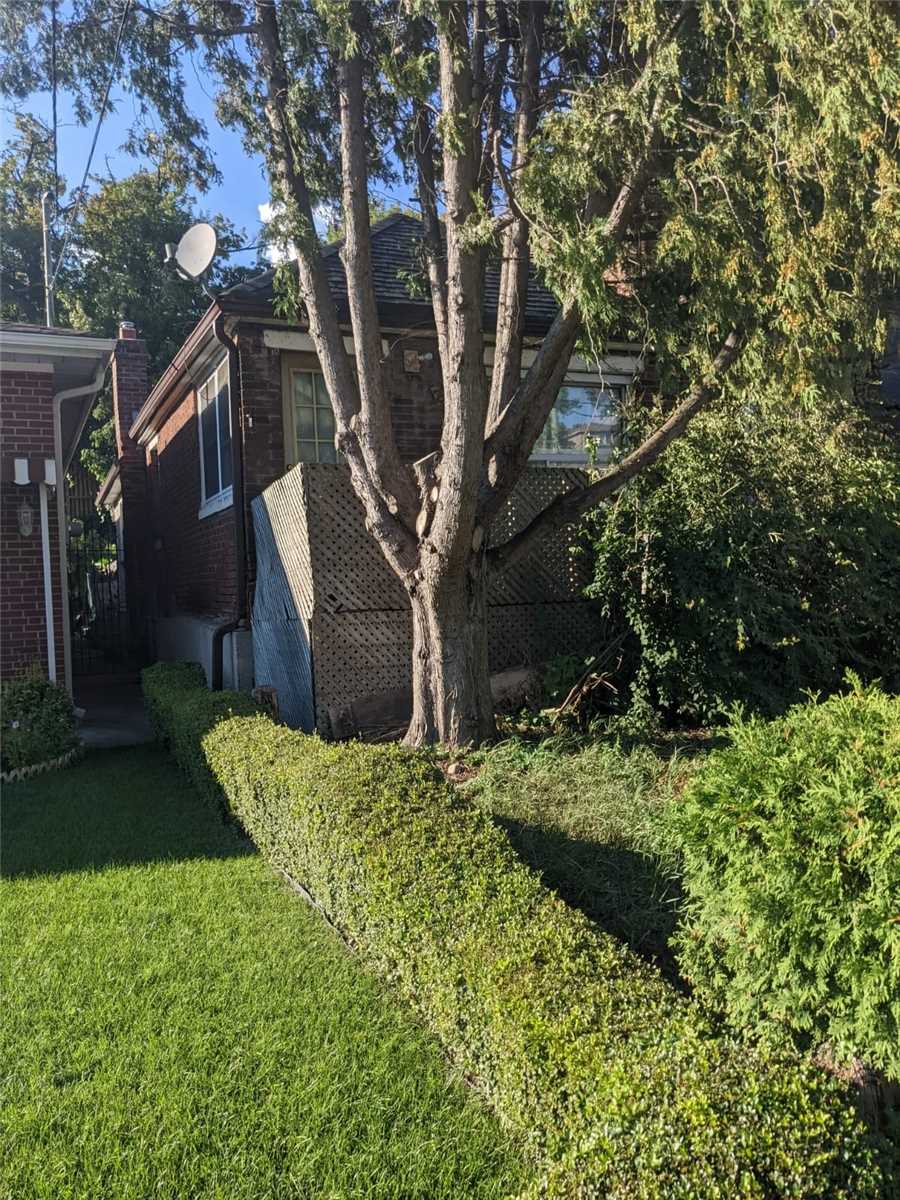 70 Dunraven Dr
