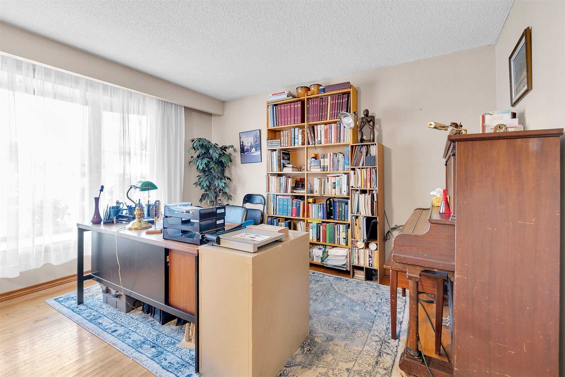 71 Watson Cres