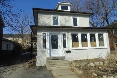 144 Queen St W