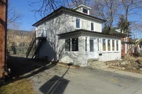 144 Queen St W