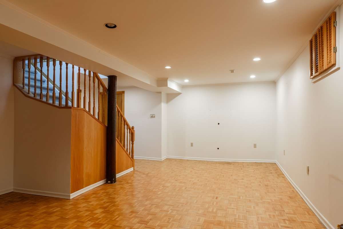 13 Ivan Ave