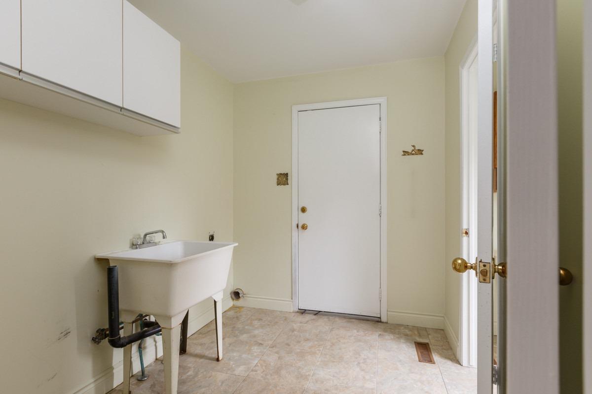 13 Ivan Ave