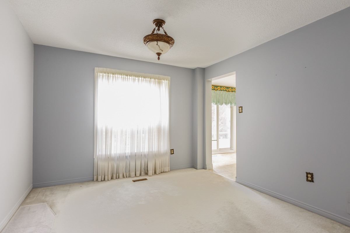 13 Ivan Ave
