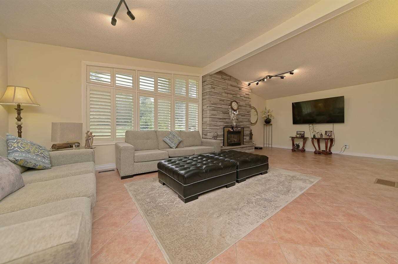 16 Cedar Dr