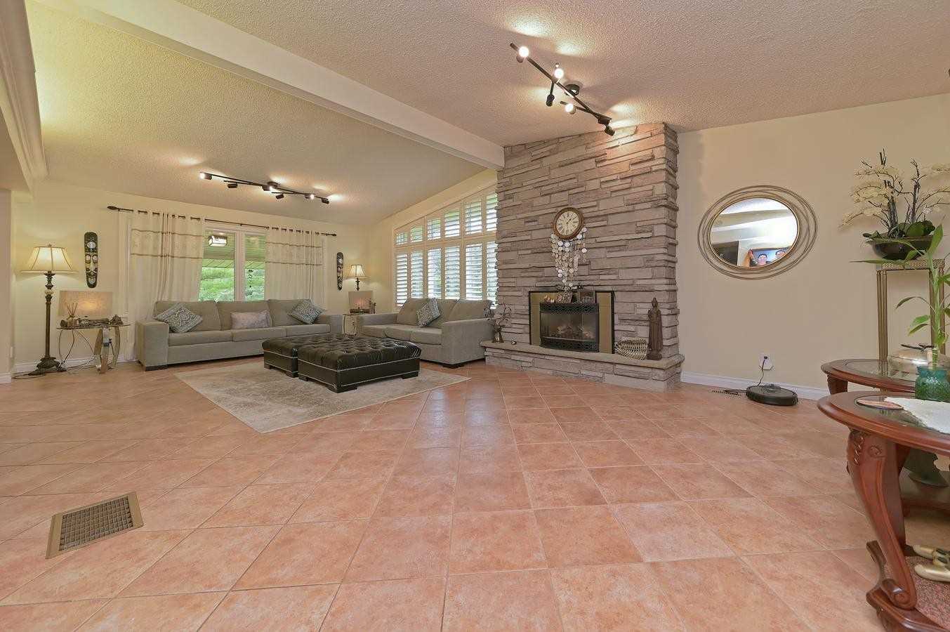 16 Cedar Dr