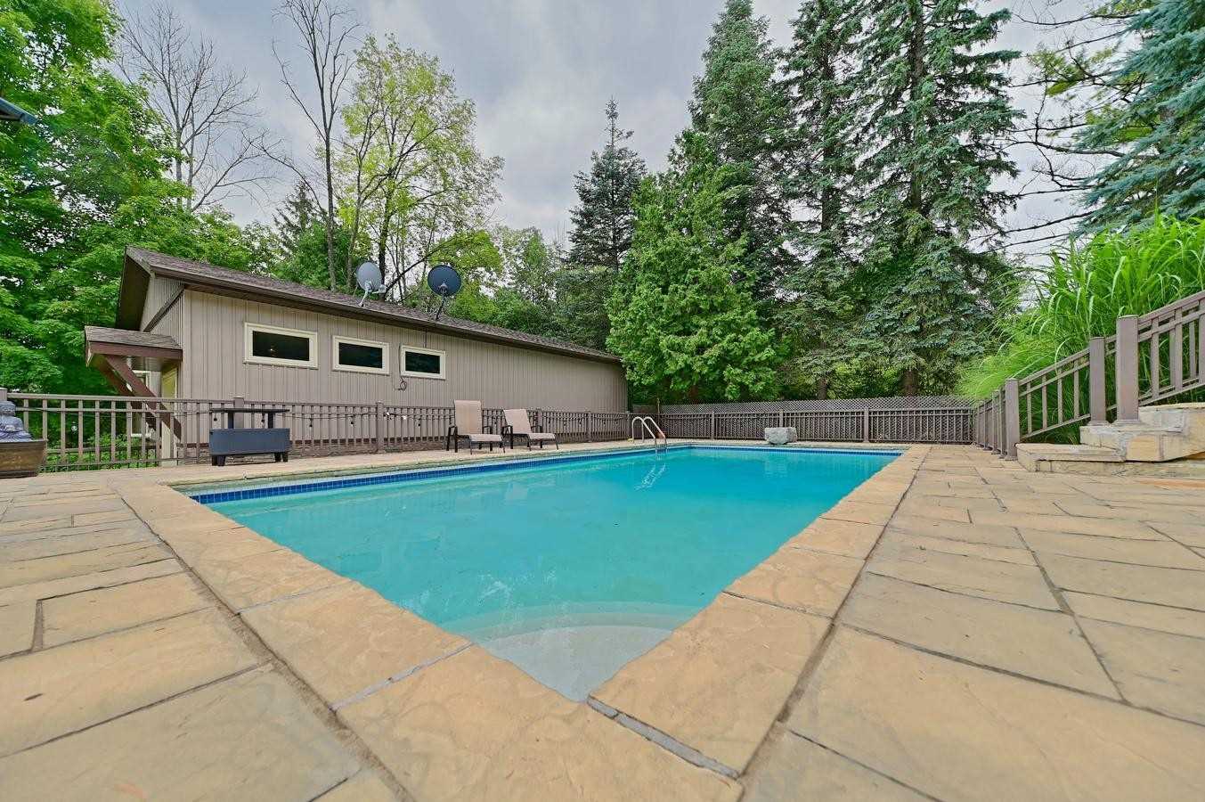 16 Cedar Dr