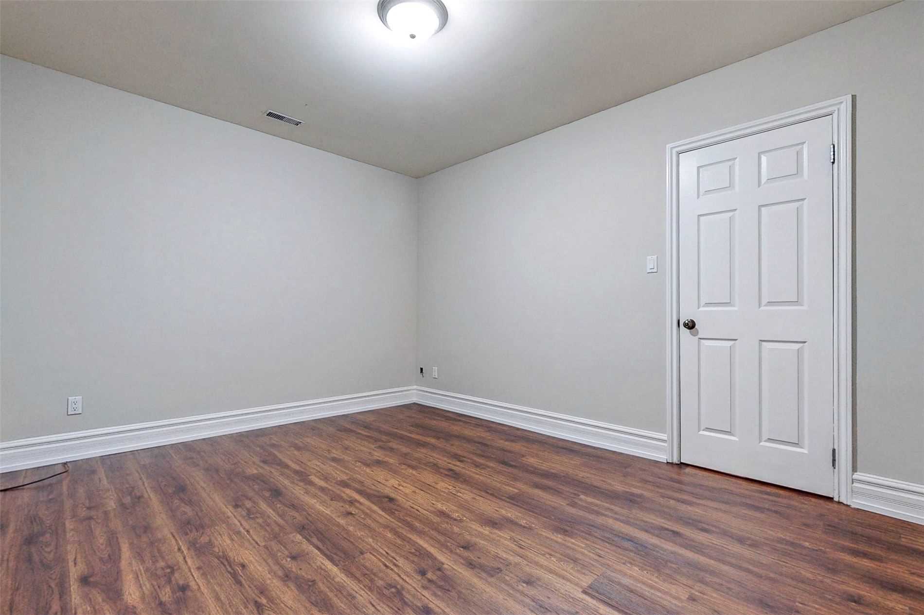Listing W5802289 - Large Photo # 32