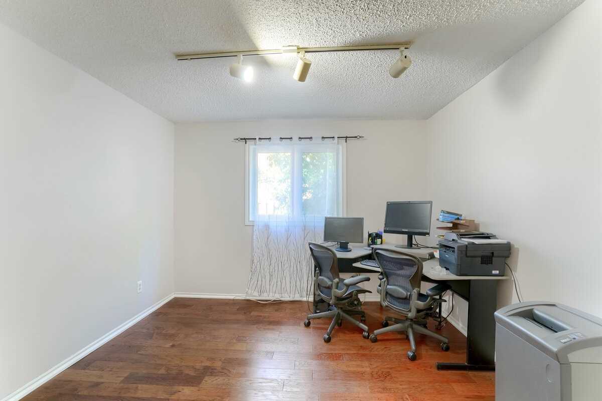 32 Plover Place