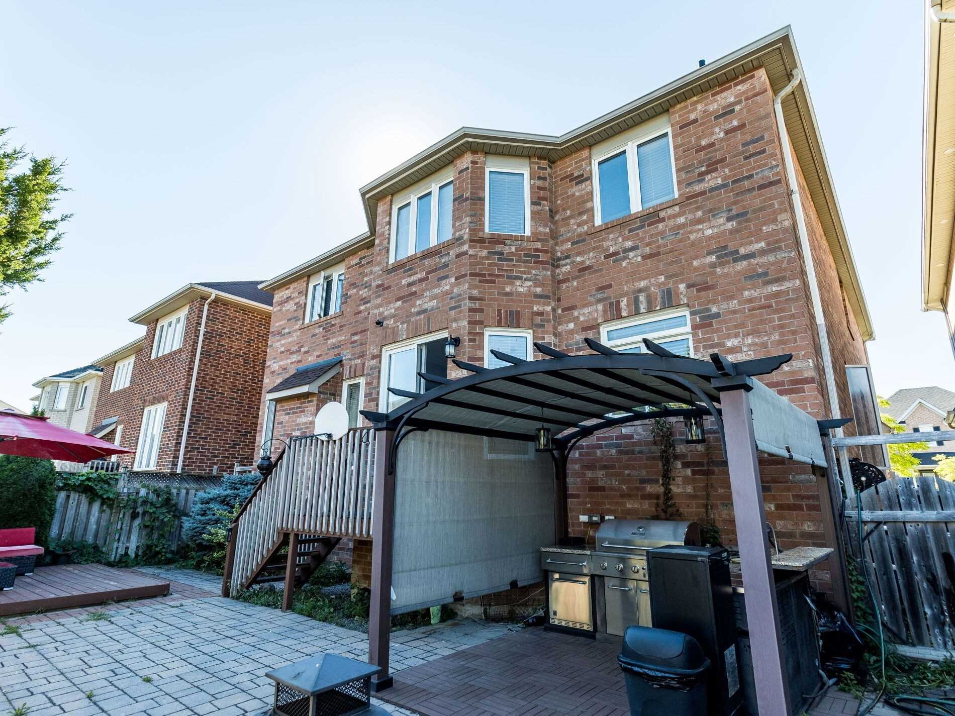 13 Cloverlawn Street