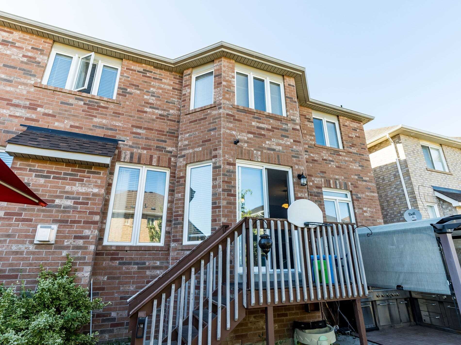 13 Cloverlawn Street