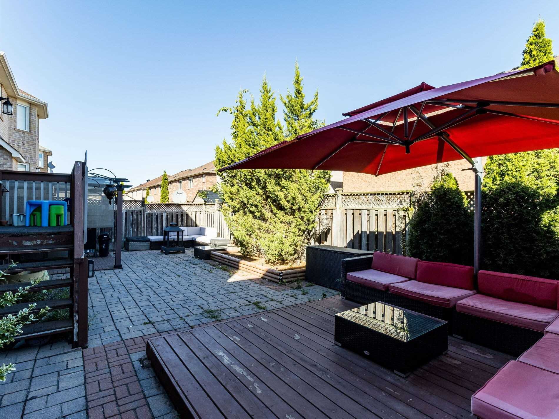 13 Cloverlawn Street