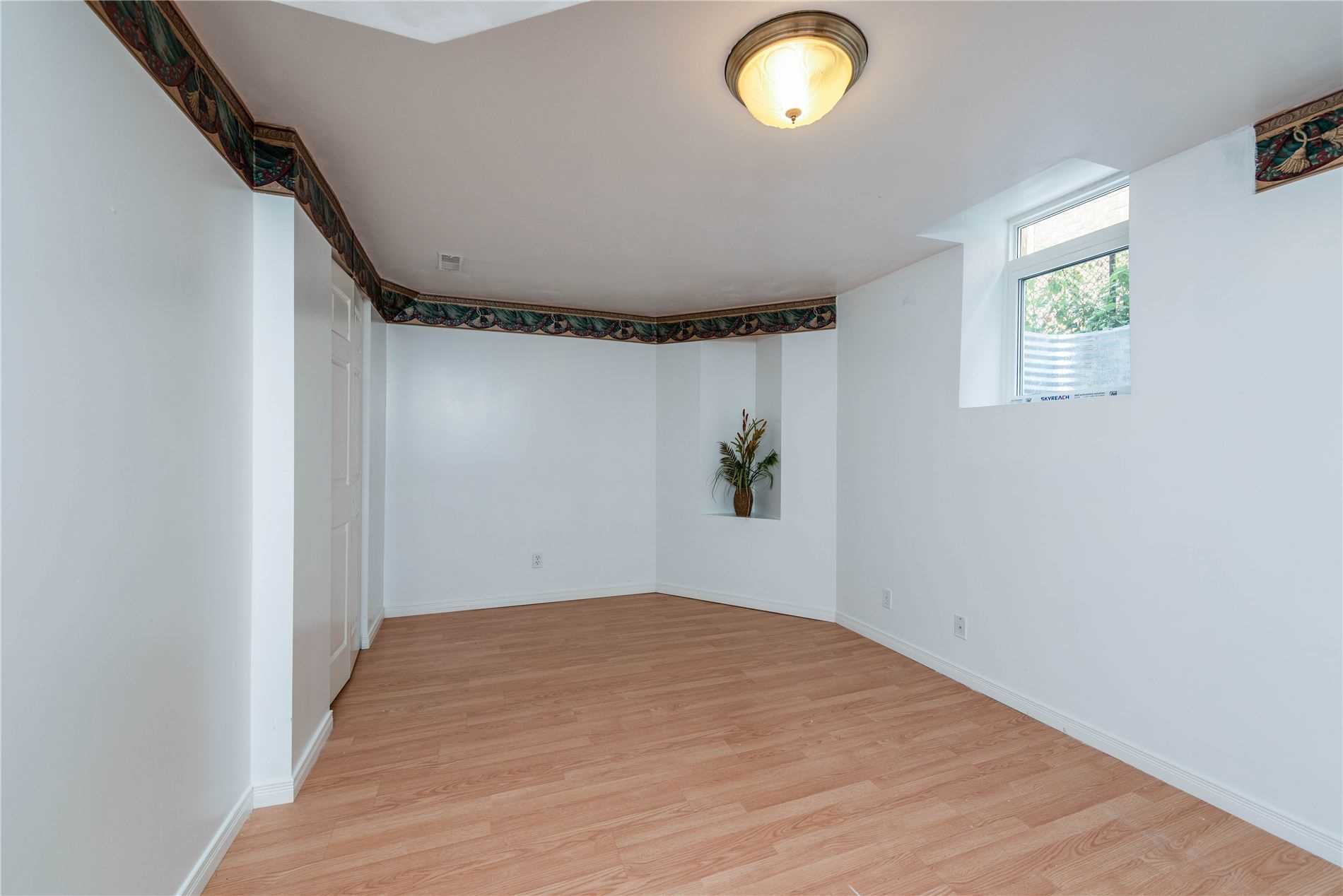 22 Mountainberry Rd E