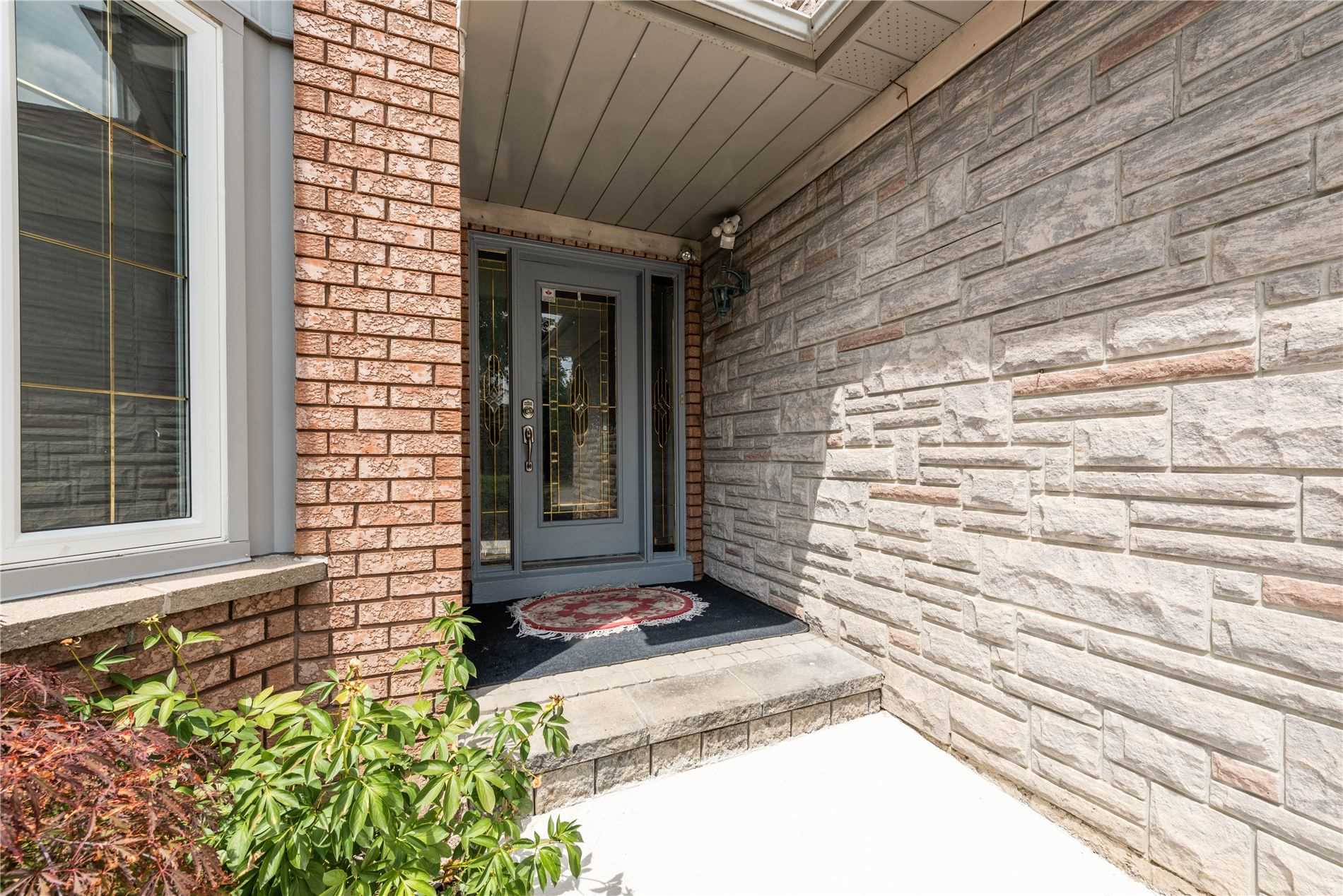 22 Mountainberry Rd E