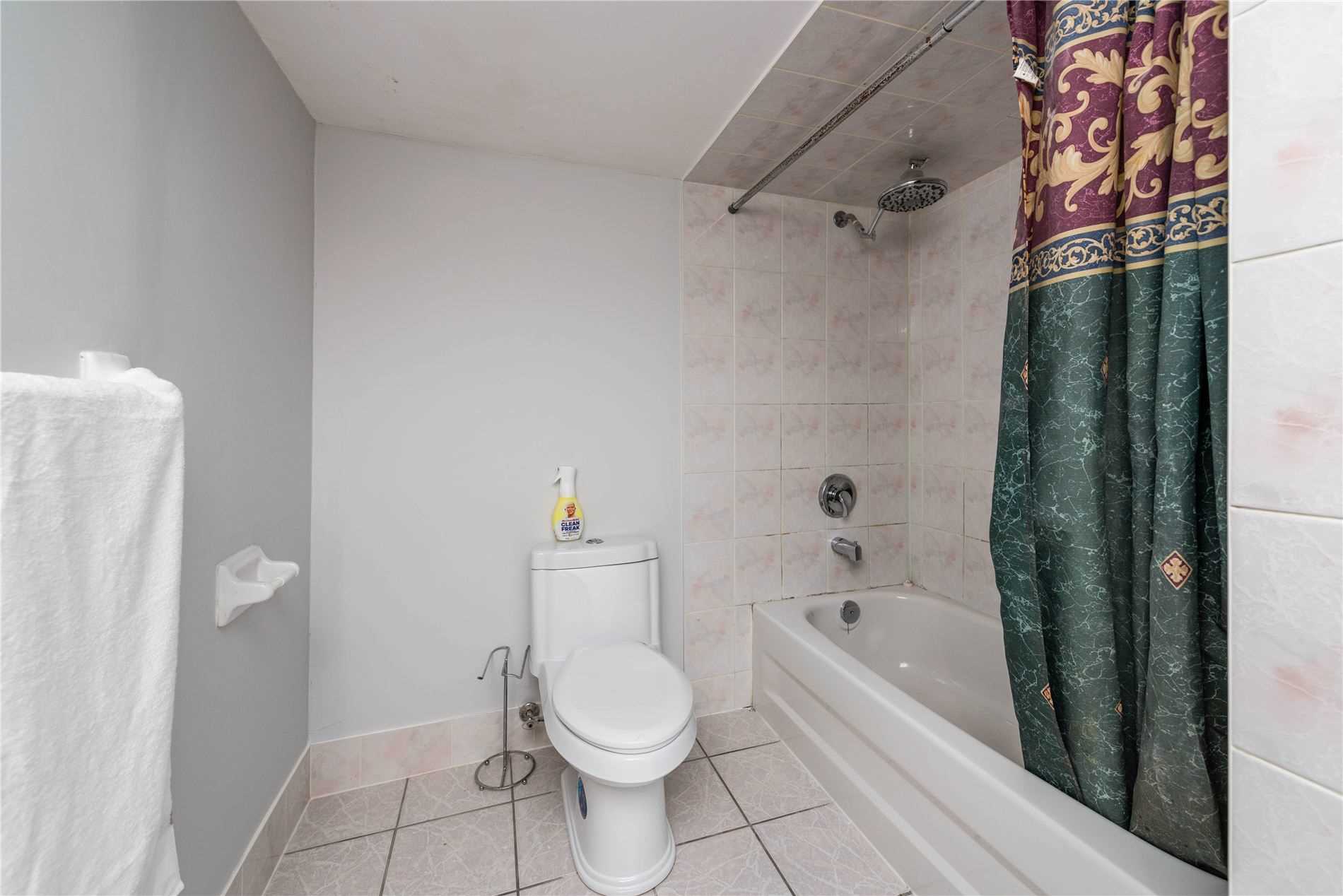 22 Mountainberry Rd E