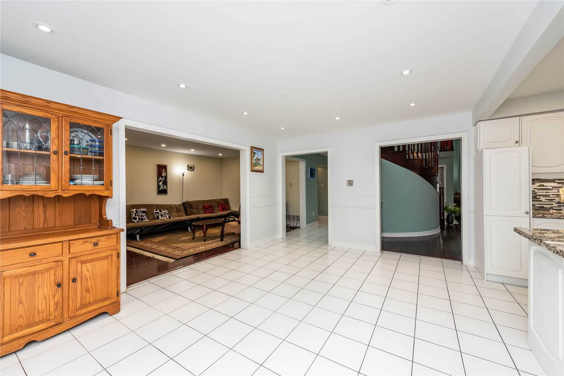 22 Mountainberry Rd E
