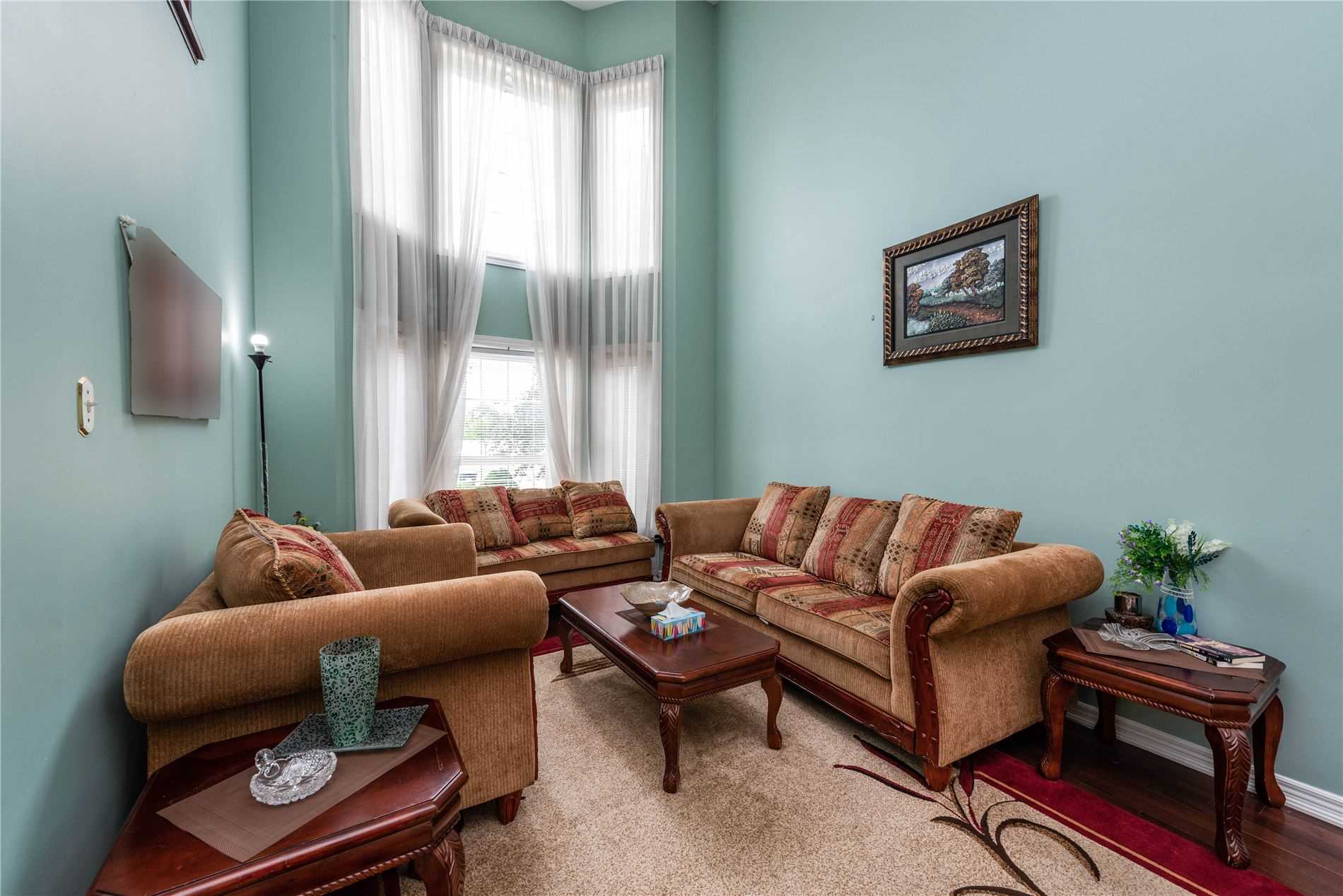 22 Mountainberry Rd E