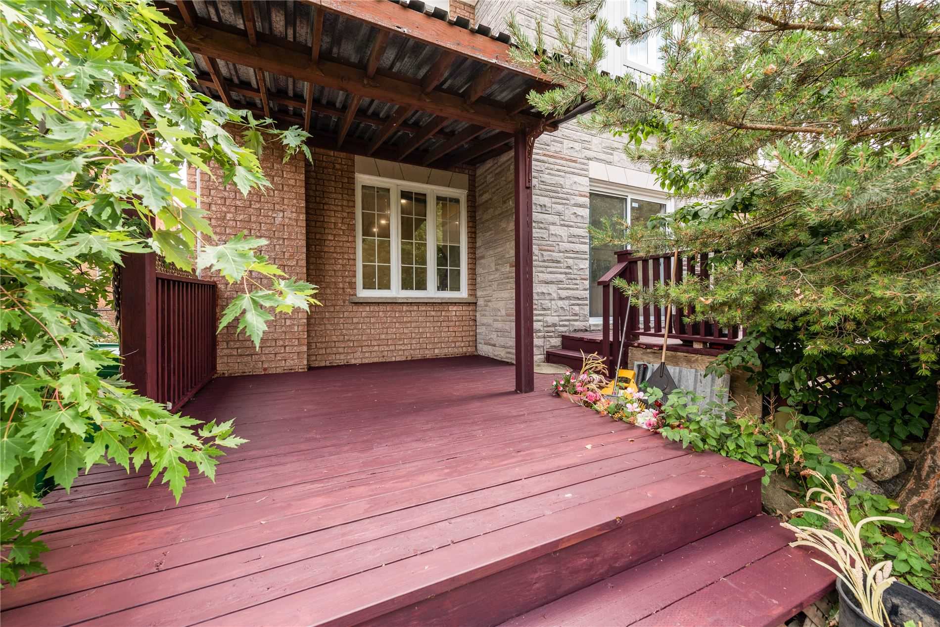 22 Mountainberry Rd E