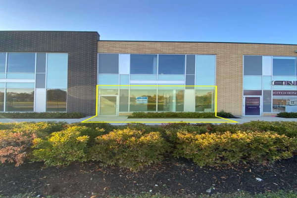 1235 Queensway E, Mississauga