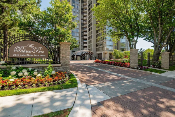 2045 Lake Shore Blvd W 2045 Lake Shore Blvd W