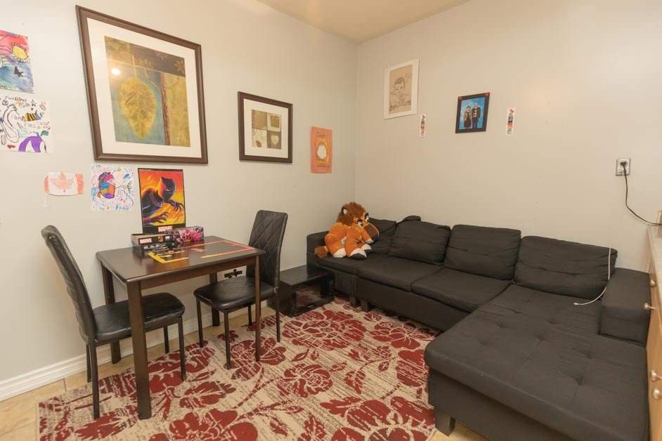 Listing W5818995 - Large Photo # 3