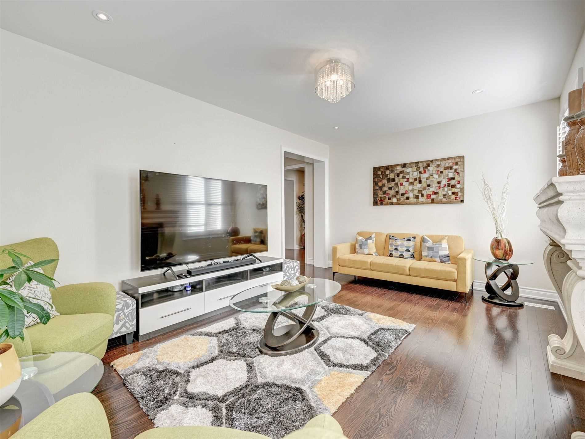 25 Ladbrook Cres