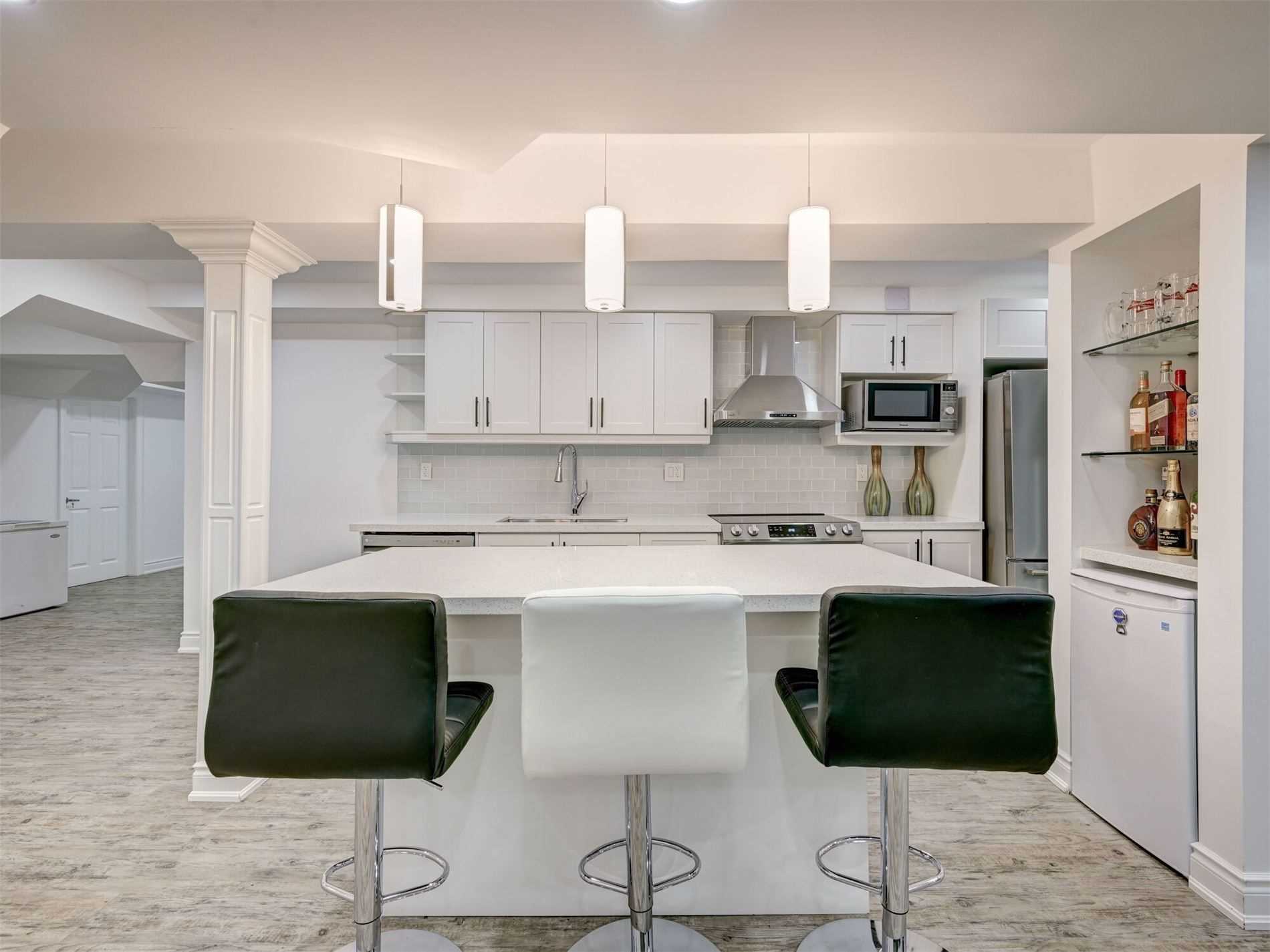 25 Ladbrook Cres