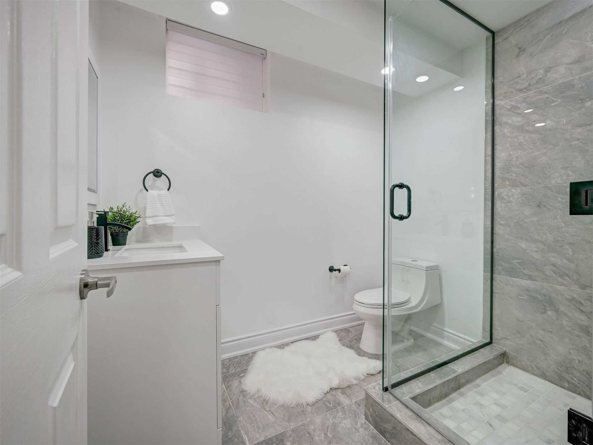 25 Ladbrook Cres