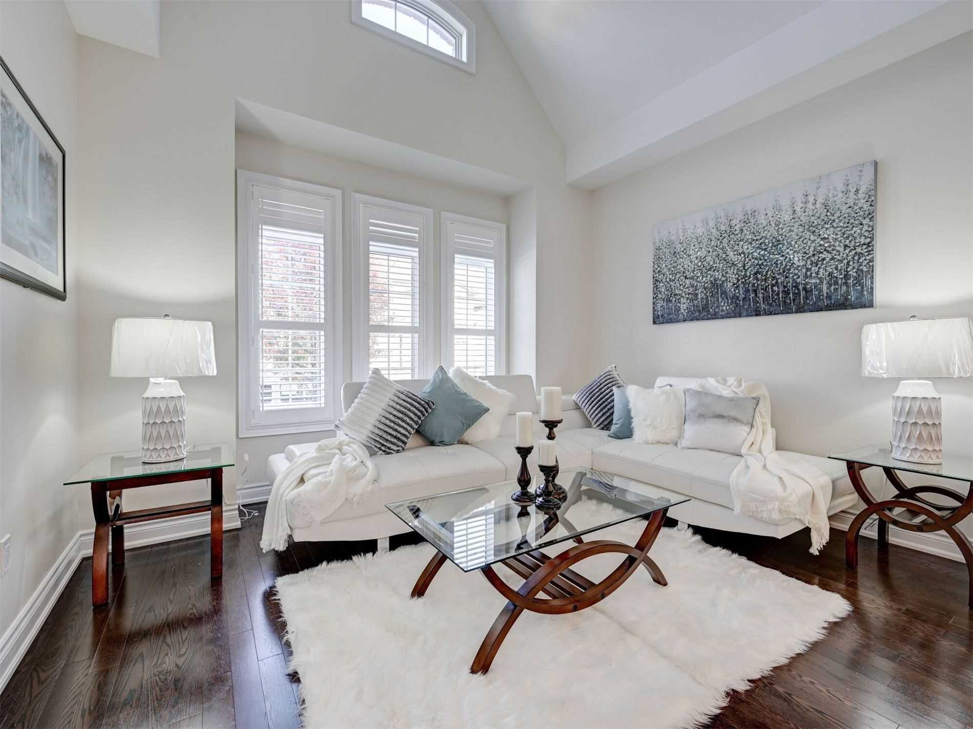 25 Ladbrook Cres