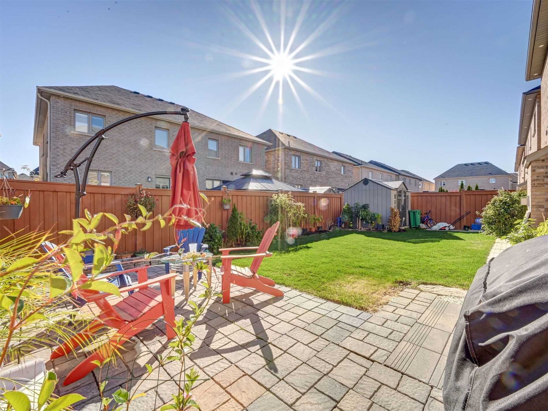 25 Ladbrook Cres