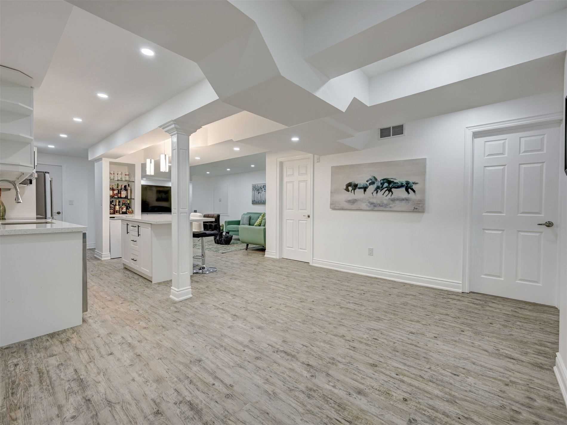25 Ladbrook Cres